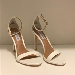 Steve Madden White stecy heeled sandals size 6